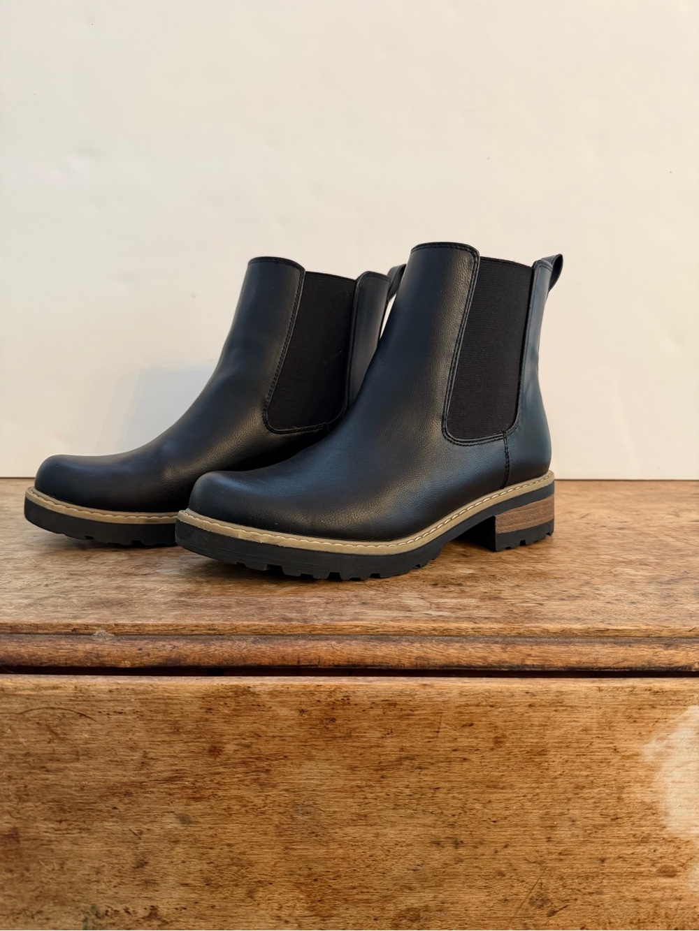 Universal Thread Black Chelsea Lug Sole Boots 8.5 Wide
